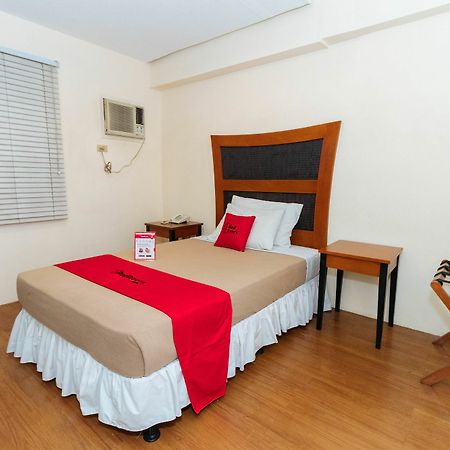 Reddoorz @ Amorsolo Makati ماكاتي المظهر الخارجي الصورة