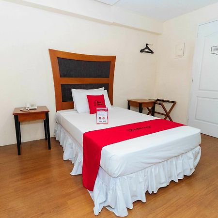 Reddoorz @ Amorsolo Makati ماكاتي المظهر الخارجي الصورة
