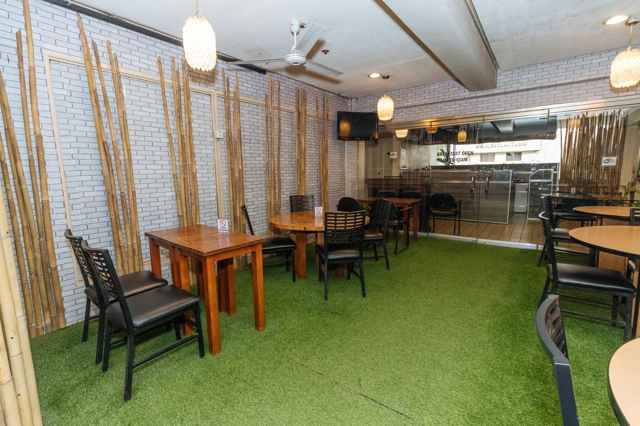 Reddoorz @ Amorsolo Makati ماكاتي المظهر الخارجي الصورة