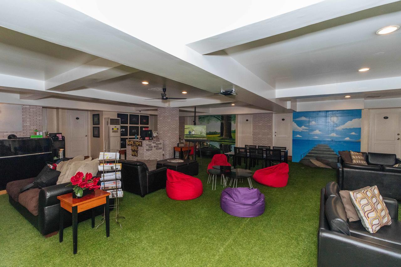 Reddoorz @ Amorsolo Makati ماكاتي المظهر الخارجي الصورة