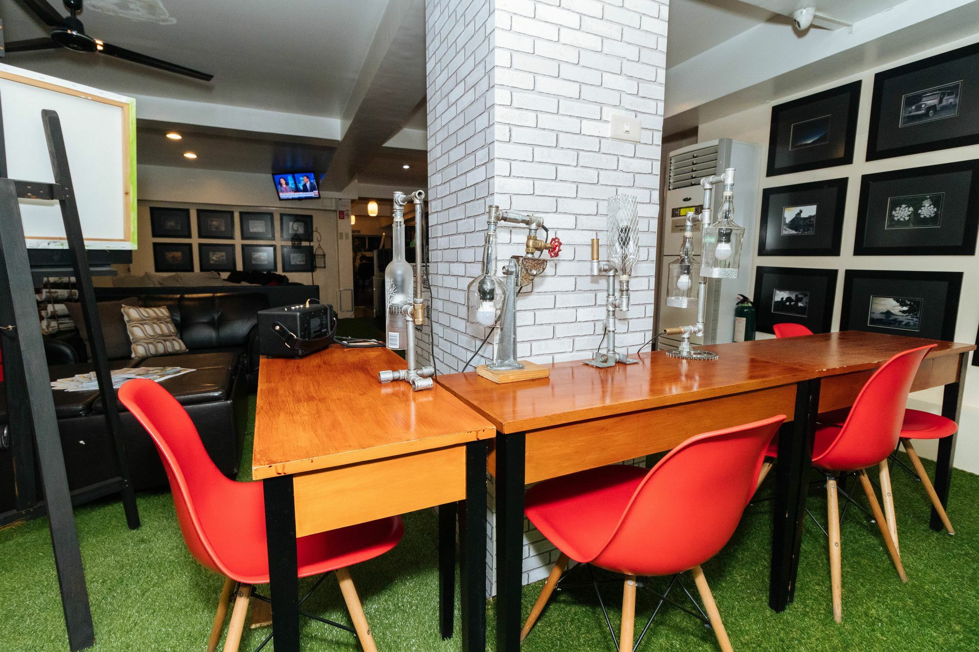 Reddoorz @ Amorsolo Makati ماكاتي المظهر الخارجي الصورة