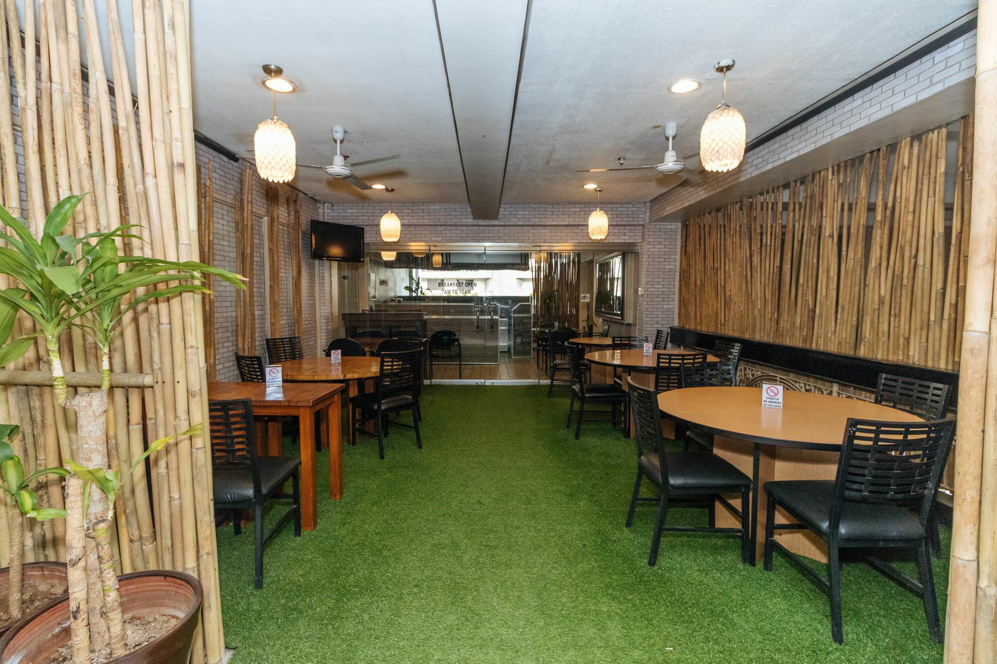 Reddoorz @ Amorsolo Makati ماكاتي المظهر الخارجي الصورة