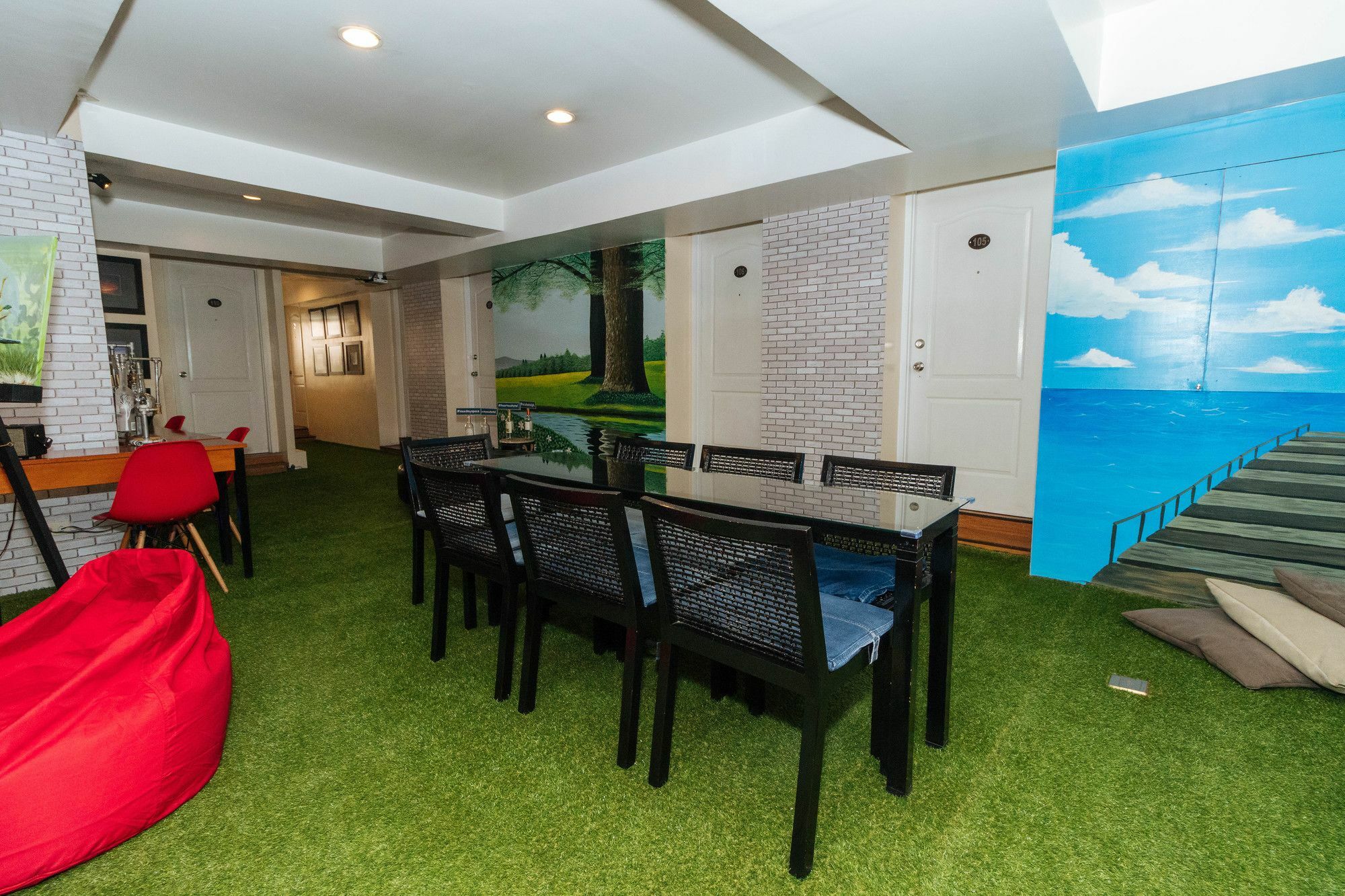 Reddoorz @ Amorsolo Makati ماكاتي المظهر الخارجي الصورة